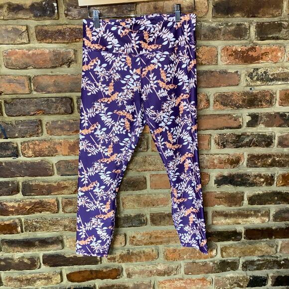 Fabletics Purple Floral Arcadia Define Powderhold Mid-Rise Capri Leggings Small - Picture 2 of 7